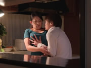 Esposa japonesa a fazer sexo com o amigo do filho